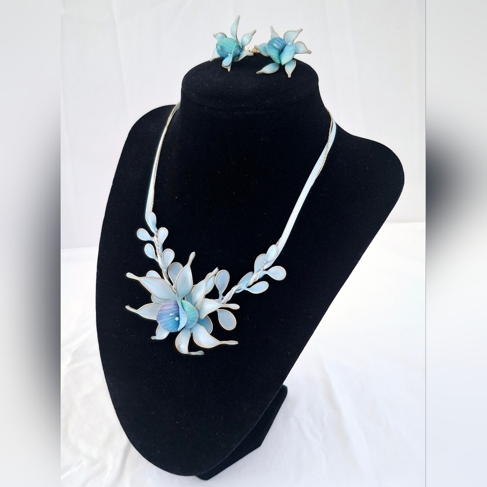Vintage European Handmade Blue Flower Choker Necklace & Earrings